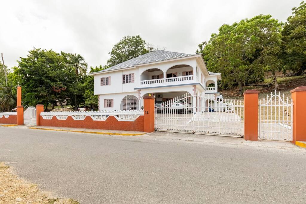 Apartament Shaw Park Gem Ocho Rios Zewnętrze zdjęcie